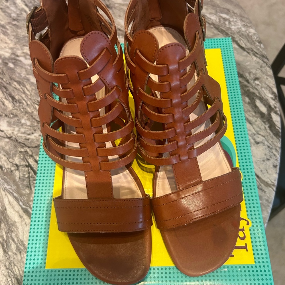Size 11 W brown wedges